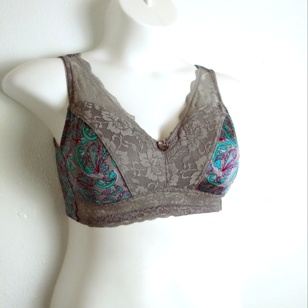 Rhonda Shear Lace Bralette Padded Size L Paisley Print Grey Casual